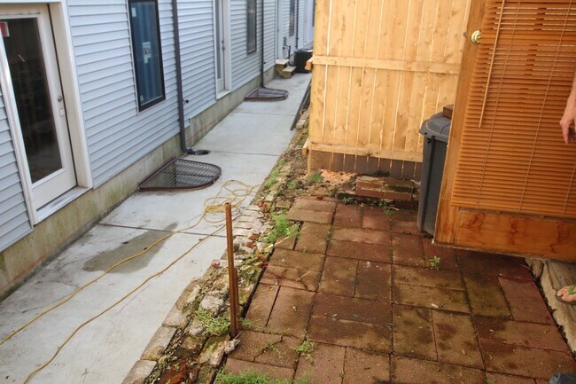 Building Photo - Private bedroom Building is located in a great area in fishtown