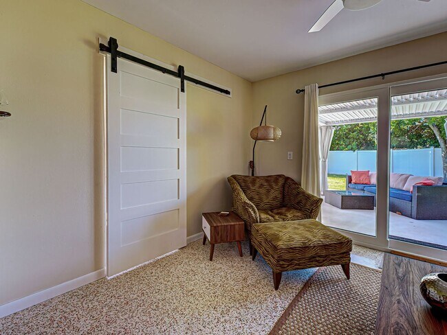 Building Photo - Seasonal Rental Near Venice – Pet-Friendly...