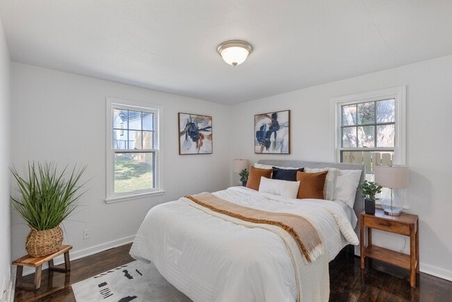 Building Photo - Benson Beauty!