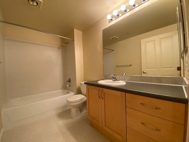 Building Photo - 118 107th Ave NE