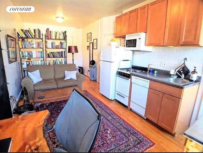 Primary Photo - 231 8th St