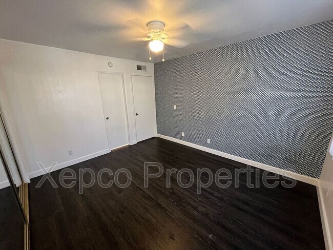 Building Photo - 5300 E Waverly Dr
