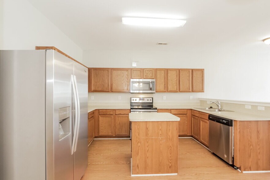 Building Photo - 7441 Mary Jo Helms Dr