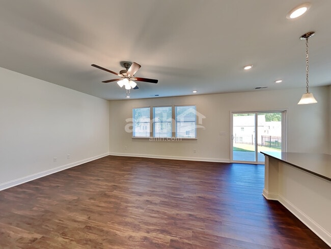 Building Photo - 788 Carnaby Ln