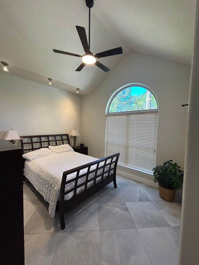 Building Photo - 119 April Waters Dr W