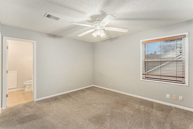 Building Photo - 4 Bed 5 Bath home creek view in back
