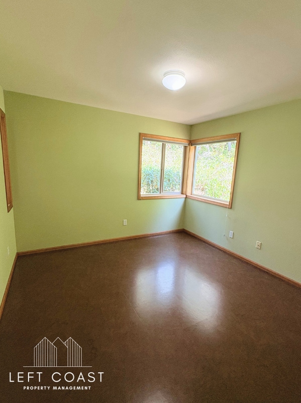 Building Photo - 7205 SW Burl Dr