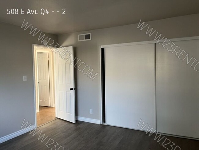 Building Photo - 2BD/ 1BTH Apartment East Palmdale