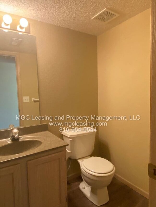 Building Photo - South Garden Two Bedroom Townhome