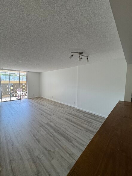 Building Photo - 403 NW 68th Ave