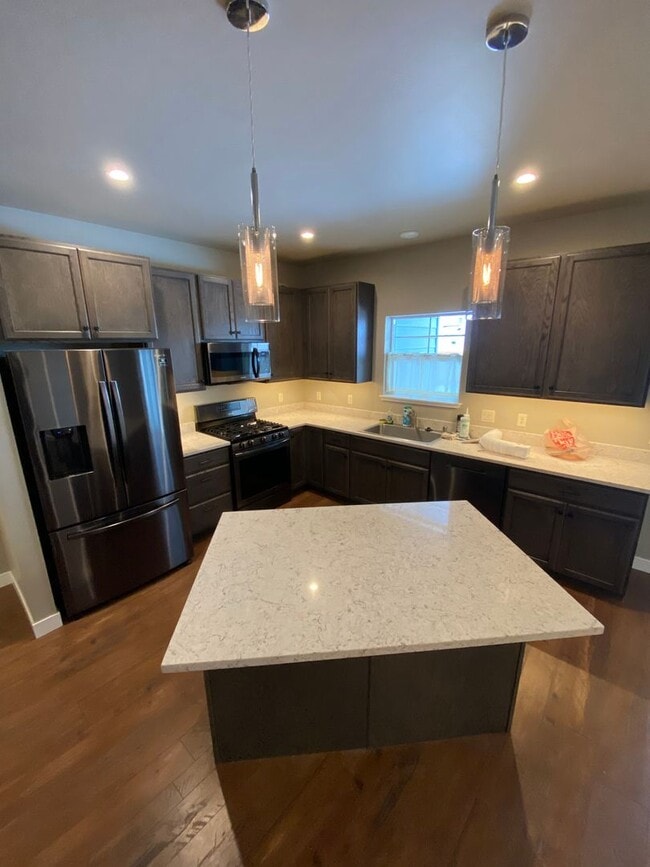 Building Photo - Newer Home - 3 Bedroom - 2 Bath - Corvallis