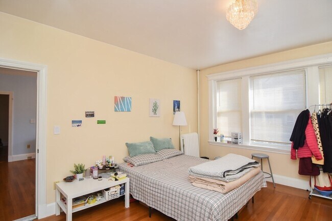 Building Photo - 96 St Paul St