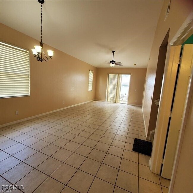 Building Photo - 3616 Pine Oak Cir