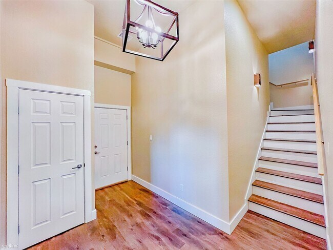 Building Photo - 5 br, 3 bath House - 112 Ridge Harbor Dr