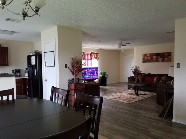 Building Photo - 8103 Zephyr Ct