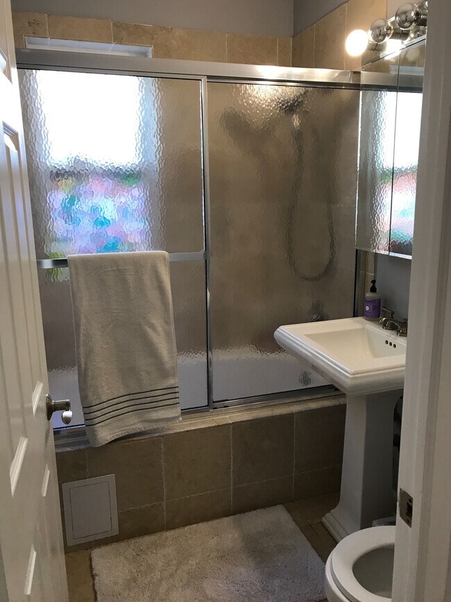 Building Photo - 5955 N Winthrop Ave