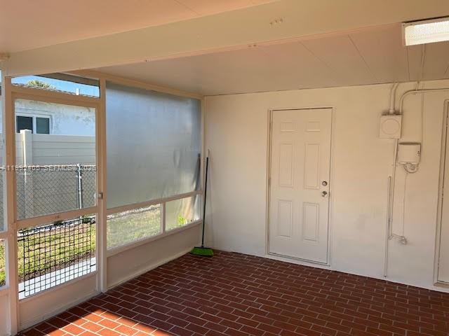 Building Photo - 2820 SW 65th Ave