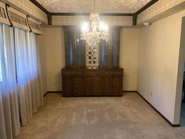 Building Photo - Looking for country living? Check out this...