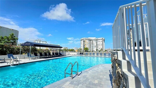 Building Photo - 1849 S Ocean Dr