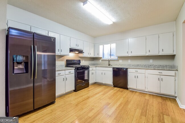 Building Photo - 640 Butterfield Ln