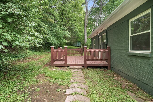 Building Photo - 102 Ridgecrest Dr