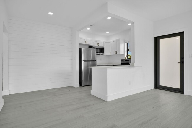 Building Photo - 212 Beacom Blvd
