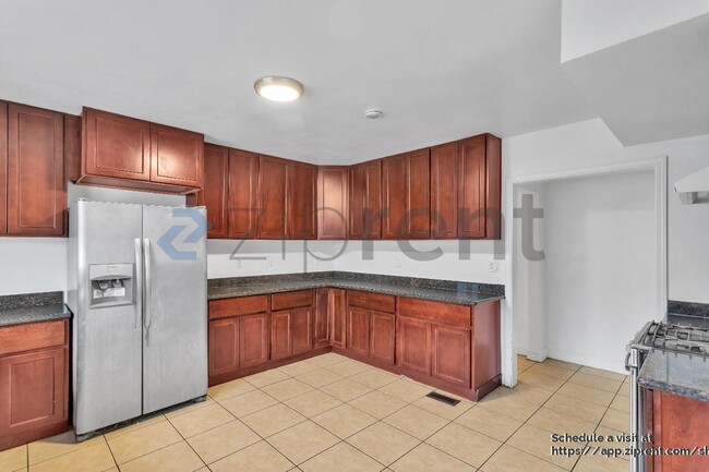 Building Photo - 1008 92nd Ave