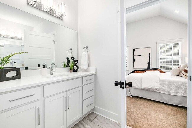 Building Photo - 6121 Neighborly Ave