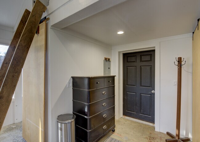 Building Photo - 113 Neese Dr