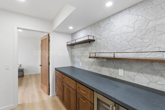 Building Photo - 2143 Caminito San Martin