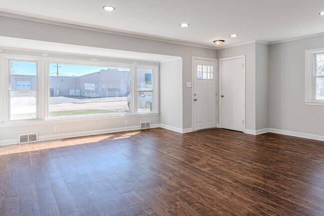 Building Photo - 112 Dawn Ave