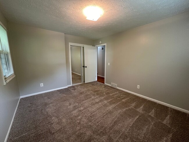 Building Photo - Single Family Home in Alto!