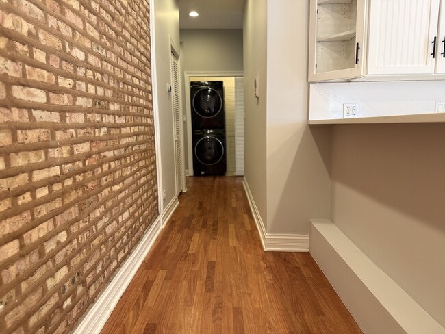 Building Photo - 5025 S Michigan Ave