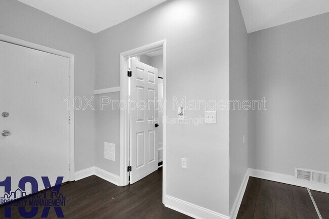 Building Photo - 1805 S 6th St