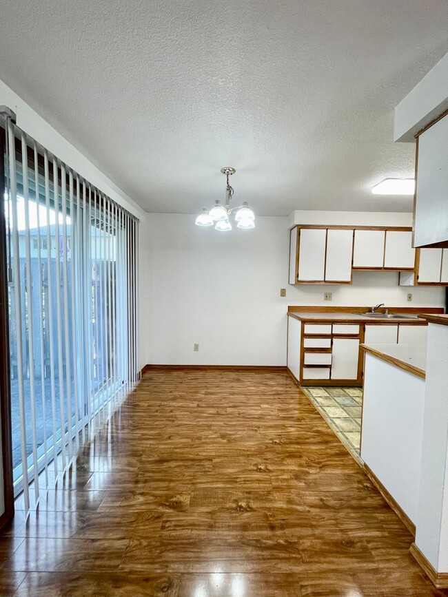 Building Photo - 2 Bedroom Duplex Near the Jim Parsley Community Center!