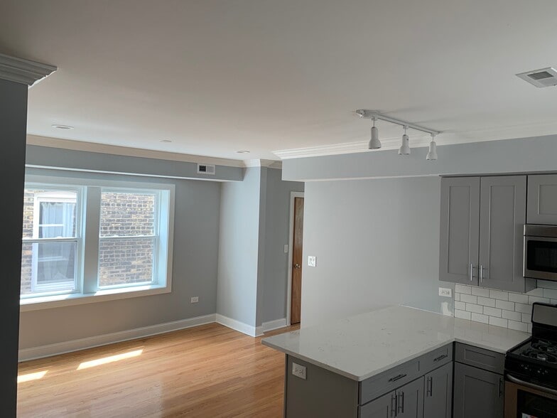 Building Photo - 739 Brummel St