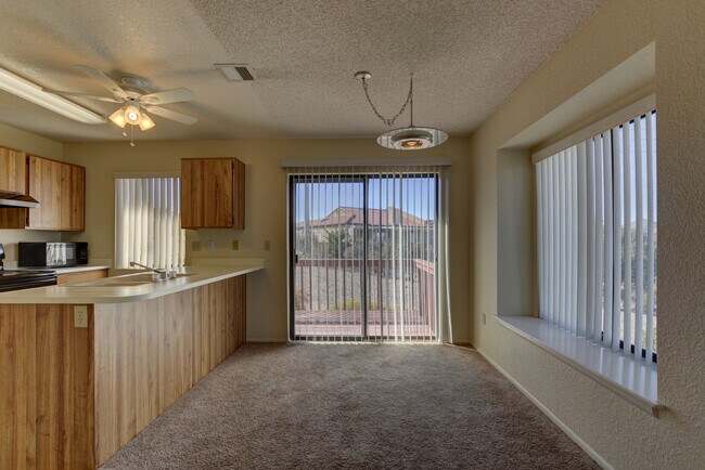 Building Photo - Great views from this 2X2 Montana Terrace ...