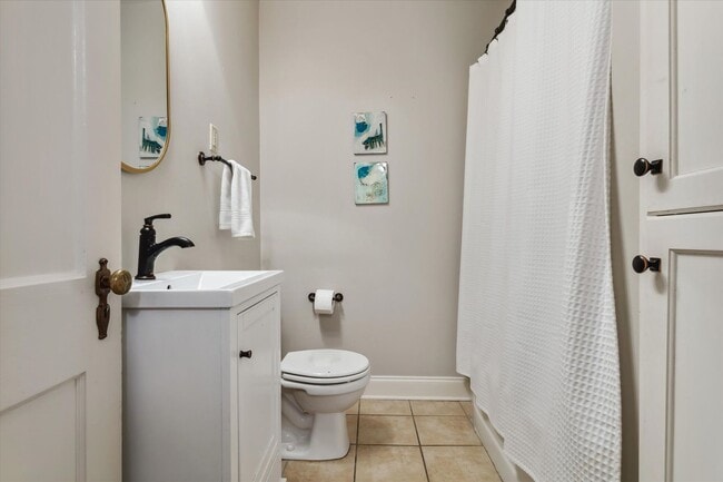 Building Photo - 5 bedroom 3 bathroom with over 3,500 square feet in East Memphis near Walnut Grove and Perkins