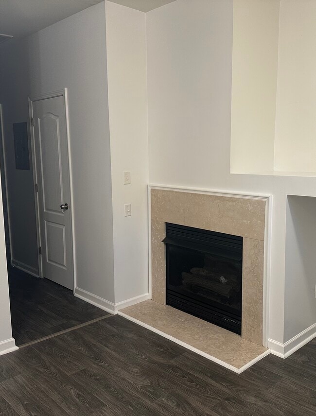 Building Photo - 5631 Seths Dr