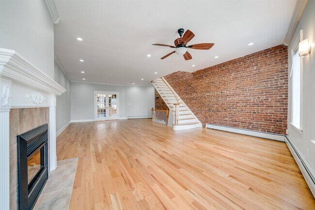 Building Photo - 369 3rd St