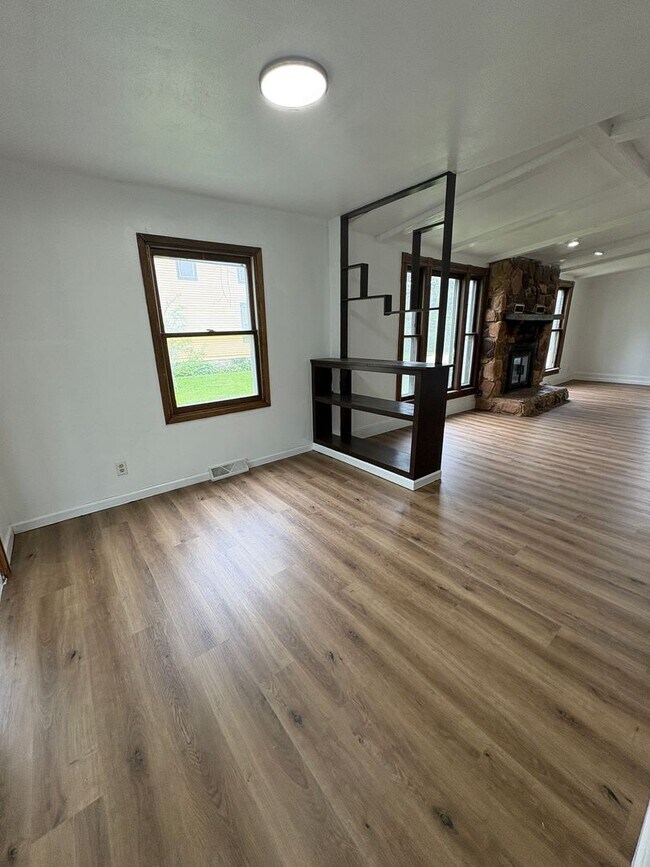 Building Photo - Updated 2 Bed, 2 Bath House for Rent with 2 Stall Garage!!!