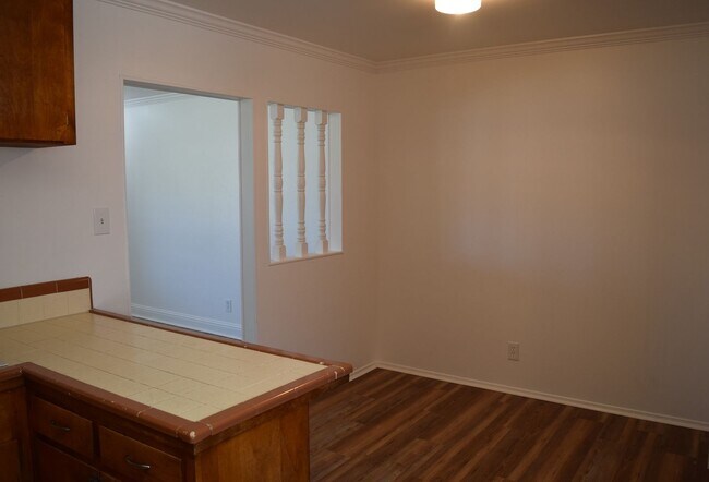 Building Photo - 512 Clover St