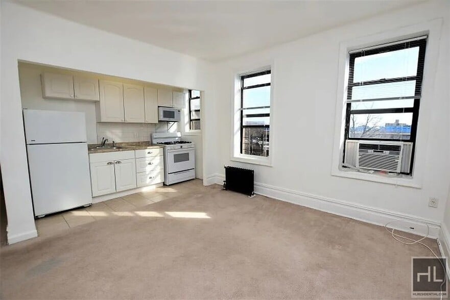 Building Photo - 43 AVENUE