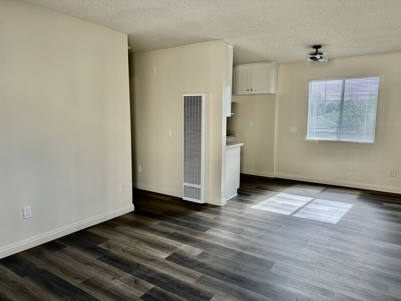 Building Photo - Gardena Royale Apartments
