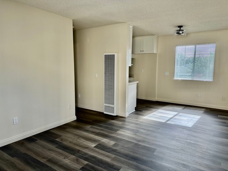 Building Photo - Gardena Royale