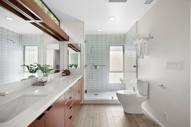 Building Photo - 3772 San Rafael Ave