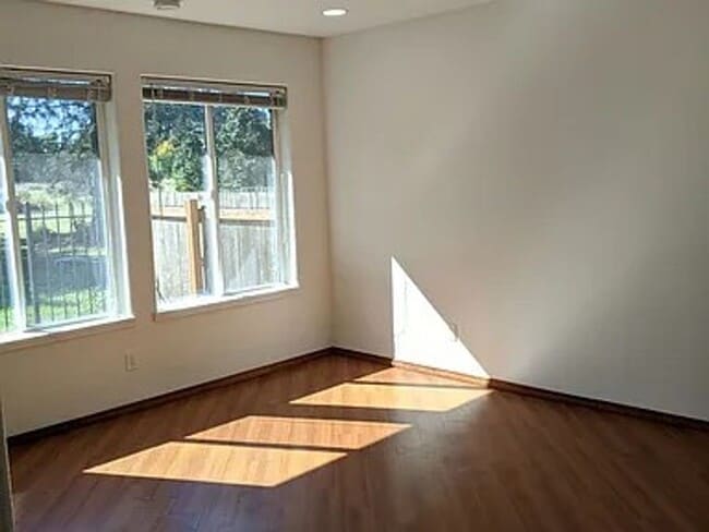 Building Photo - 759 Stephens Dr