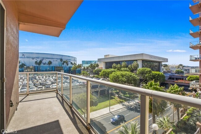 Building Photo - 388 E Ocean Blvd