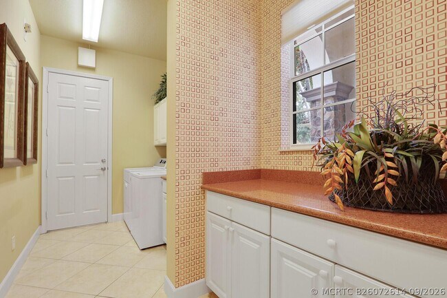 Building Photo - 9885 SW Torriente Ln
