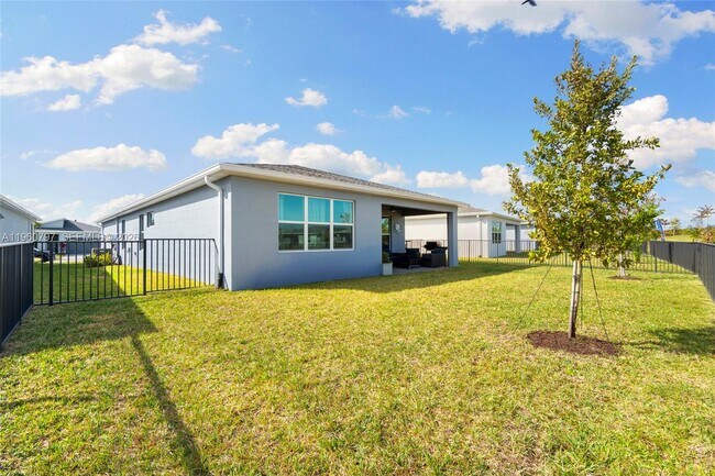 Building Photo - 13461 SW Bally Dr